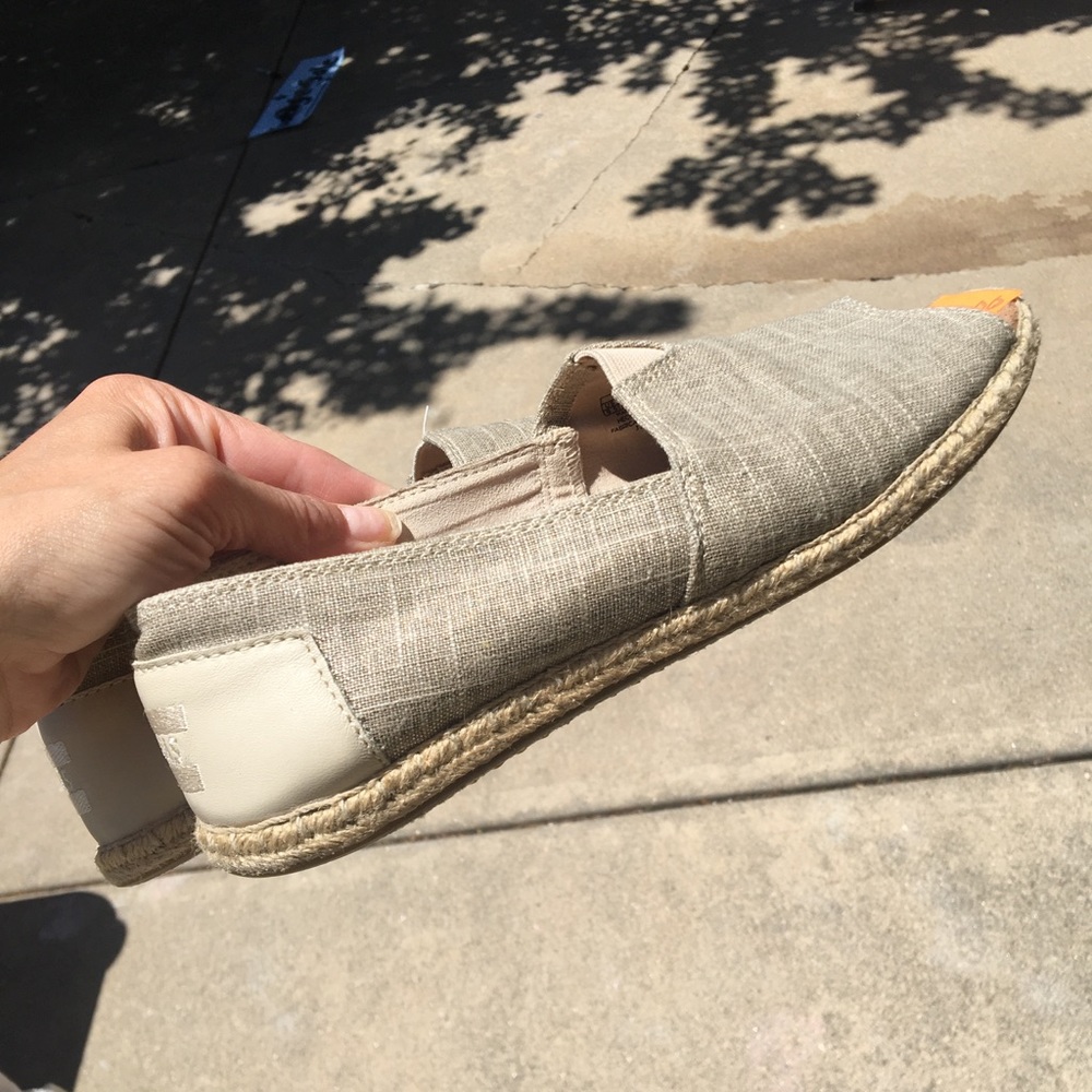 Toms espadrilles! These slides are the perfect shoe for summer!